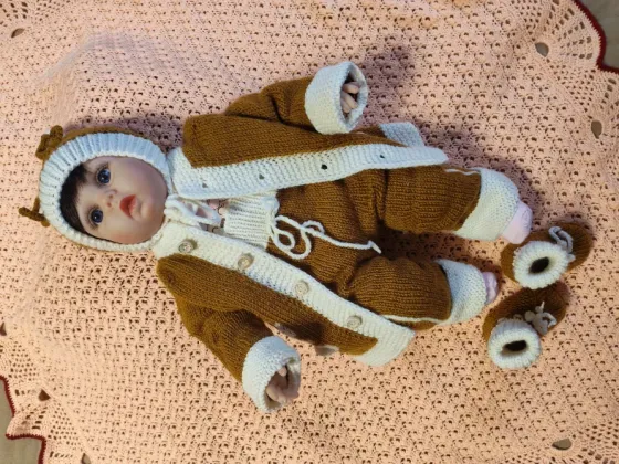 Вязаный костюм для новорожденного 0-3 мес с зайками Москва