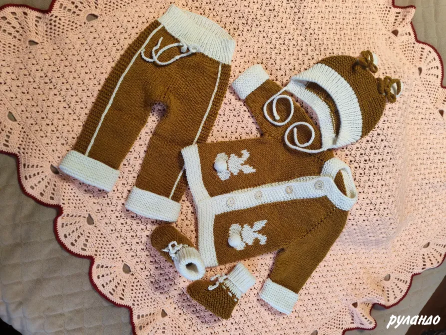 Вязаный костюм для новорожденного 0-3 мес с зайками Москва - изображение 3