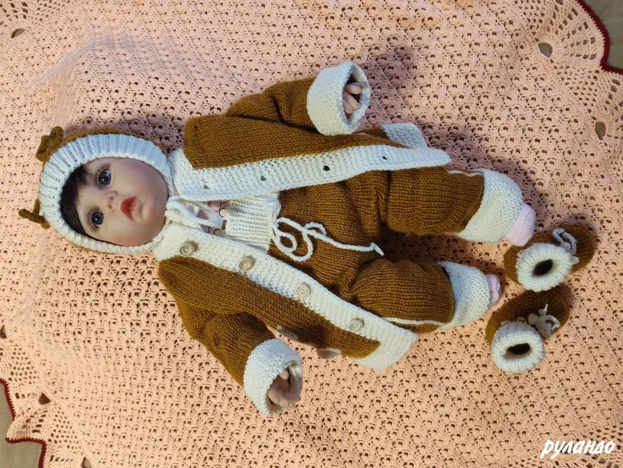 Вязаный костюм для новорожденного 0-3 мес с зайками Москва - изображение 2