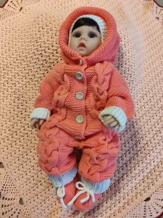 Вязаный комбинезон для новорожденного 0-3 мес. с шапочкой и пинетками Москва