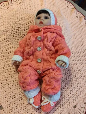 Вязаный комбинезон для новорожденного 0-3 мес. с шапочкой и пинетками Москва