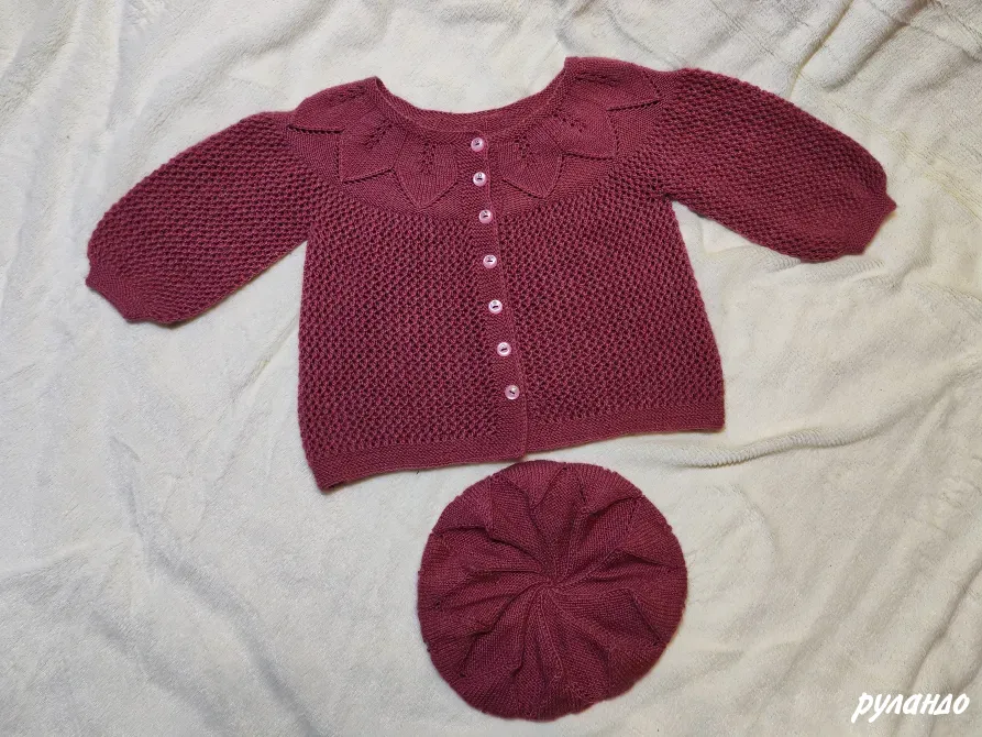 Вязаный жакет и берет для девочки 12-18 мес с узором Москва - изображение 3