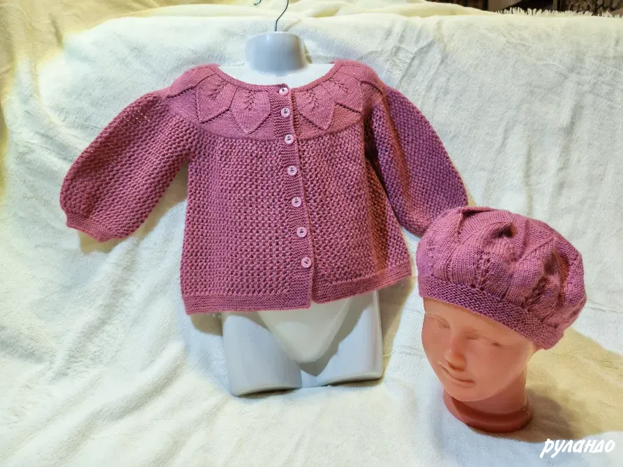 Вязаный жакет и берет для девочки 12-18 мес с узором Москва - изображение 1