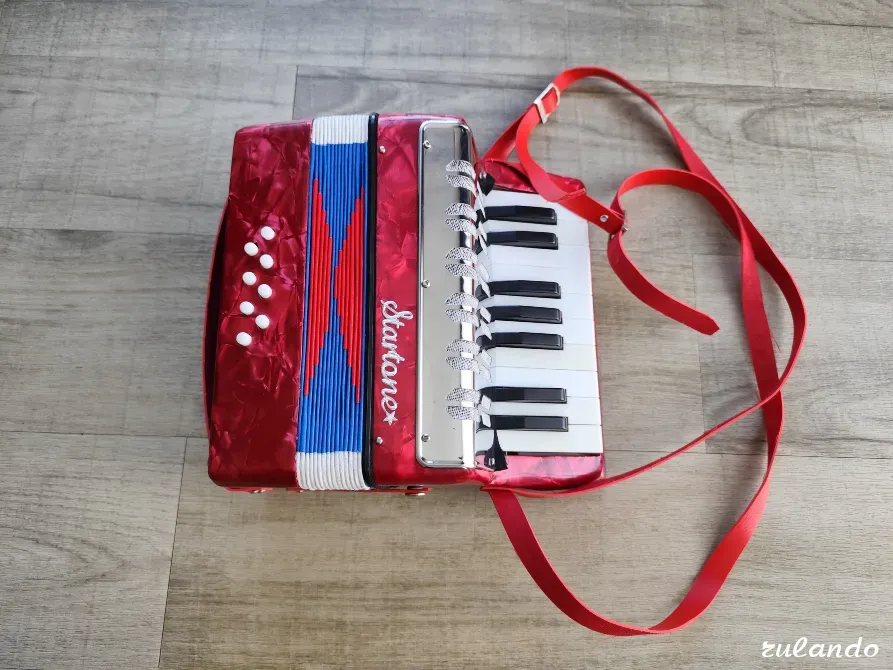 Аккордеон детский Startone красный – 17 клавиш, 8 басов Ялта - изображение 2