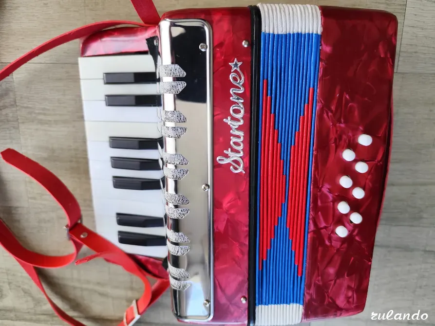 Аккордеон детский Startone красный – 17 клавиш, 8 басов Ялта - изображение 1