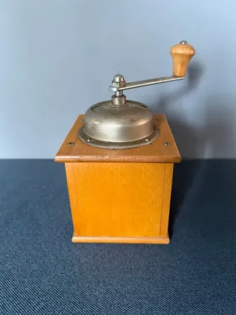 Винтажная кофемолка ручная из дерева Калининград