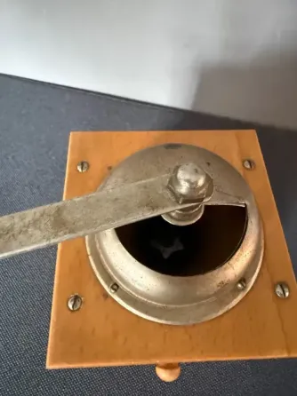 Винтажная кофемолка ручная из дерева Калининград