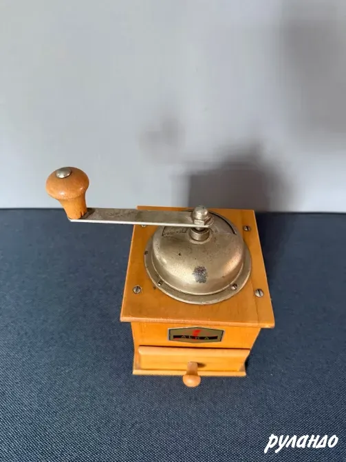 Винтажная кофемолка ручная из дерева Калининград - изображение 4