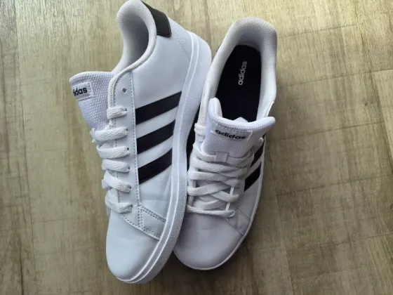 Кроссовки Adidas для подростка, размер 40 Севастополь