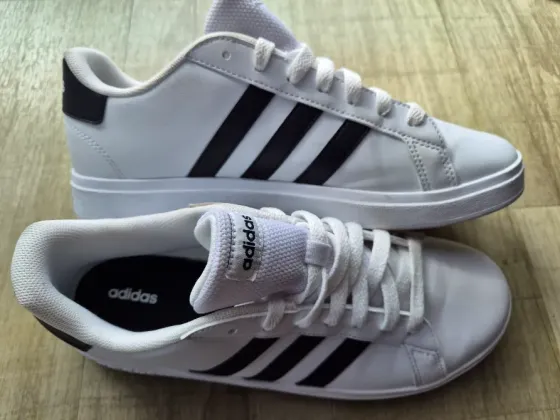 Кроссовки Adidas для подростка, размер 40 Севастополь