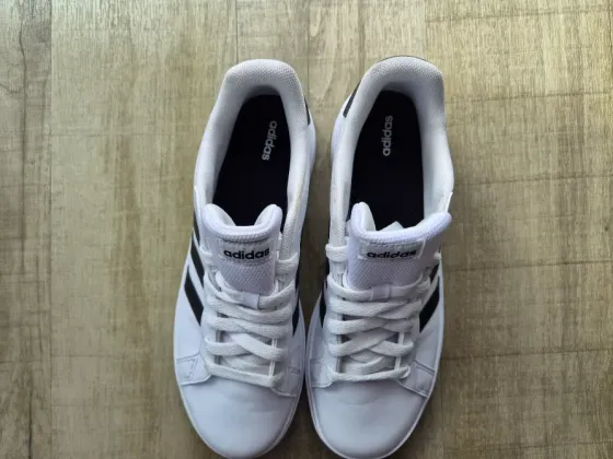 Кроссовки Adidas для подростка, размер 40 Севастополь