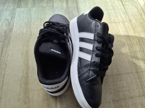 Adidas кроссовки для подростка, размер 40 Севастополь