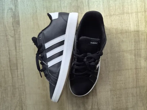 Adidas кроссовки для подростка, размер 40 Севастополь