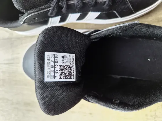 Adidas кроссовки для подростка, размер 40 Севастополь