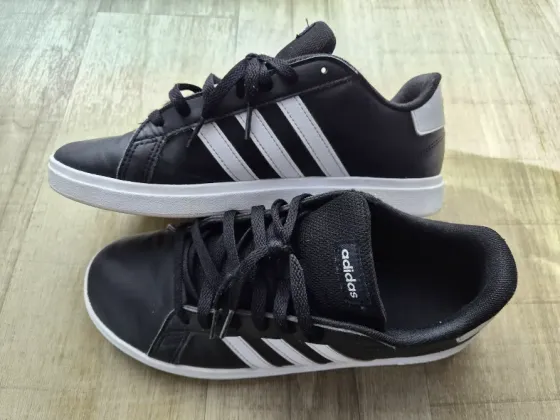 Adidas кроссовки для подростка, размер 40 Севастополь